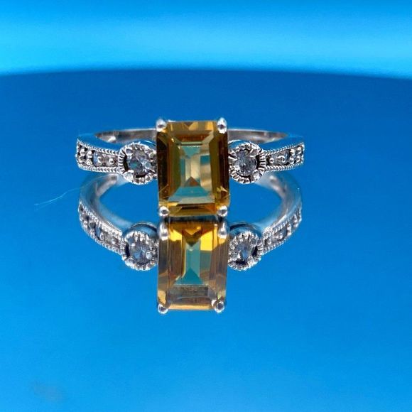Solid Sterling Silver Vintage Emerald Cut Citrine Ring - Picture 6 of 7